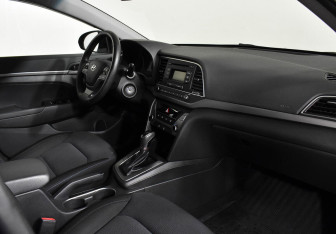Подержанный автомобиль Hyundai Elantra Sedan 2018 года (9 фото)