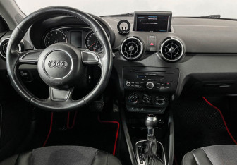 Подержанный автомобиль Audi A1 2012 года (12 фото)