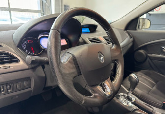 Подержанный автомобиль Renault Fluence 2014 года (13 фото)