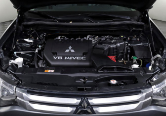 Подержанный автомобиль Mitsubishi Outlander 2014 года (7 фото)