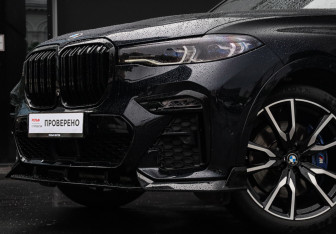 Подержанный автомобиль BMW X7 2020 года (10 фото)