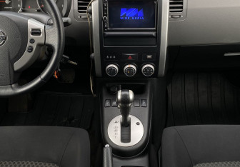 Подержанный автомобиль Nissan X-Trail 2008 года (13 фото)