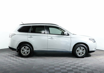 Подержанный автомобиль Mitsubishi Outlander 2013 года (4 фото)