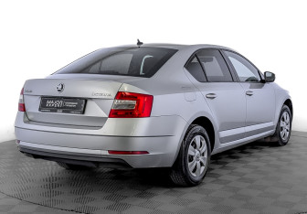Подержанный автомобиль Skoda Octavia Liftback 2019 года (5 фото)