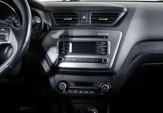 Подержанный автомобиль Kia Rio Sedan 2016 года (13 фото)