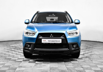 Подержанный автомобиль Mitsubishi ASX 2011 года (2 фото)