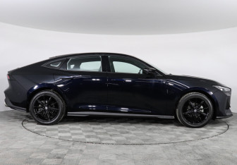 Подержанный автомобиль Changan UNI-V 2023 года (4 фото)