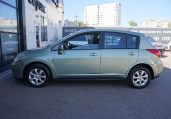 Подержанный автомобиль Nissan Tiida Hatchback 2007 года (8 фото)