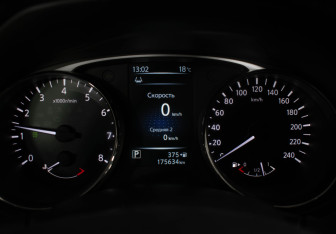 Подержанный автомобиль Nissan X-Trail 2015 года (12 фото)
