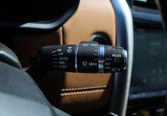 Подержанный автомобиль Land Rover Discovery 2018 года (30 фото)