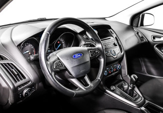 Подержанный автомобиль Ford Focus Sedan 2018 года (10 фото)