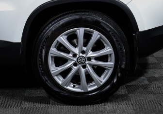 Подержанный автомобиль Volkswagen Tiguan 2013 года (14 фото)
