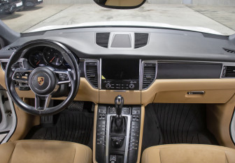Подержанный автомобиль Porsche Macan 2017 года (14 фото)