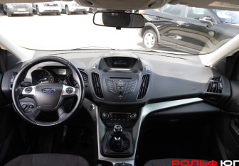 Подержанный автомобиль Ford Kuga 2014 года (11 фото)