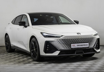 Подержанный автомобиль Changan UNI-V 2023 года (3 фото)