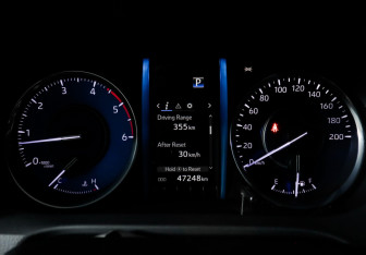 Подержанный автомобиль Toyota Fortuner 2022 года (11 фото)