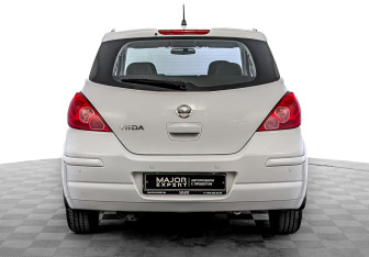 Подержанный автомобиль Nissan Tiida Hatchback 2013 года (6 фото)