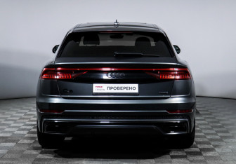 Подержанный автомобиль Audi Q8 2021 года (6 фото)