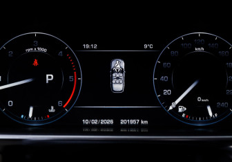 Подержанный автомобиль Land Rover Range Rover 2015 года (11 фото)