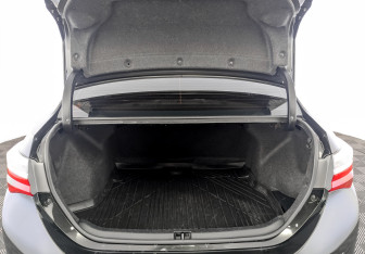 Подержанный автомобиль Toyota Corolla Sedan 2018 года (10 фото)