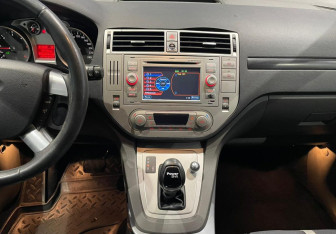 Подержанный автомобиль Ford Kuga 2011 года (16 фото)