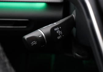 Подержанный автомобиль Hongqi H5 2024 года (15 фото)