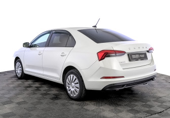 Подержанный автомобиль Skoda Rapid Liftback 2021 года (7 фото)