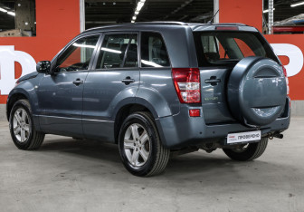 Подержанный автомобиль Suzuki Grand Vitara 2005 года (7 фото)