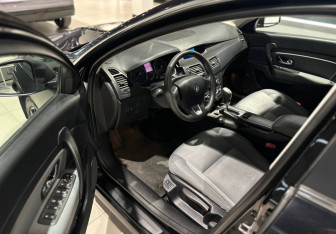 Подержанный автомобиль Renault Latitude 2014 года (8 фото)