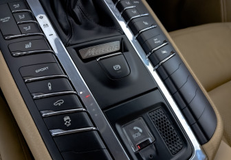 Подержанный автомобиль Porsche Macan 2016 года (30 фото)