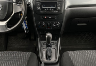 Подержанный автомобиль Suzuki Vitara 2015 года (13 фото)