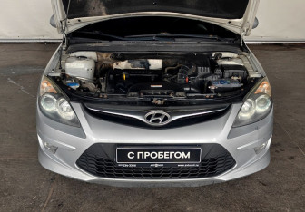 Подержанный автомобиль Hyundai i30 Hatchback 2010 года (17 фото)