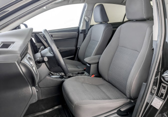 Подержанный автомобиль Toyota Corolla Sedan 2018 года (20 фото)