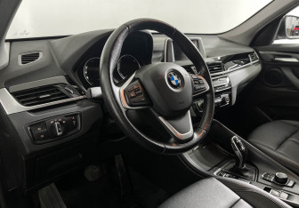 Подержанный автомобиль BMW X1 2018 года (12 фото)