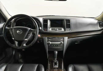 Подержанный автомобиль Nissan Teana 2012 года (10 фото)