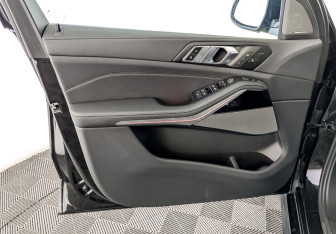 Подержанный автомобиль BMW X5 2023 года (19 фото)