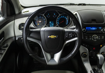 Подержанный автомобиль Chevrolet Cruze Sedan 2013 года (12 фото)