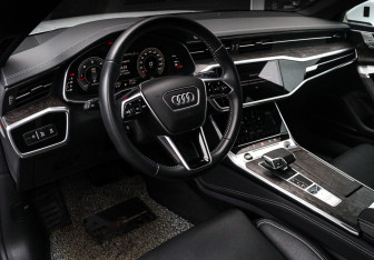Подержанный автомобиль Audi A7 2020 года (23 фото)