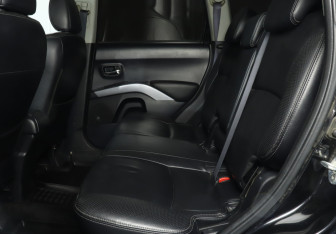 Подержанный автомобиль Mitsubishi Outlander 2007 года (10 фото)