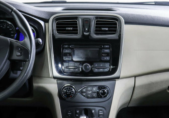 Подержанный автомобиль Renault Logan Sedan 2015 года (8 фото)