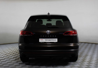 Подержанный автомобиль Volkswagen Touareg 2019 года (6 фото)