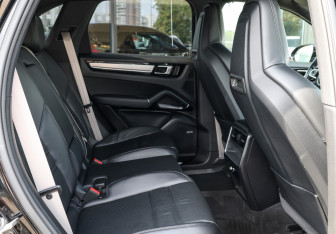 Подержанный автомобиль Porsche Cayenne 2022 года (12 фото)