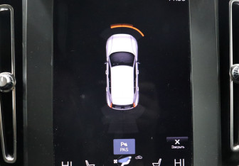 Подержанный автомобиль Volvo XC40 2019 года (16 фото)