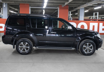 Подержанный автомобиль Nissan Pathfinder 2012 года (4 фото)