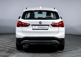 Подержанный автомобиль BMW X1 2016 года (6 фото)