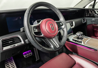 Подержанный автомобиль Hongqi E-HS9 2021 года (13 фото)