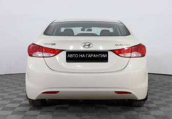 Подержанный автомобиль Hyundai Elantra Sedan 2012 года (4 фото)