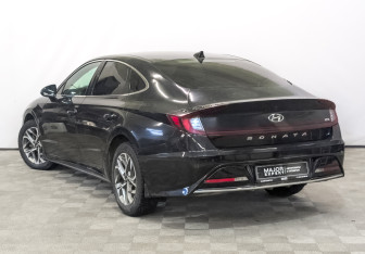 Подержанный автомобиль Hyundai Sonata 2022 года (7 фото)
