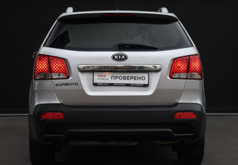 Подержанный автомобиль Kia Sorento 2011 года (6 фото)