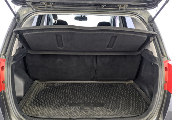 Подержанный автомобиль Kia Venga 2013 года (10 фото)